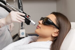 Erbium-vs.-Traditional-Laser-Peels-Which-Resurfacing-Option-Is-Right-for-Your-Skin-laplace-dermatologist